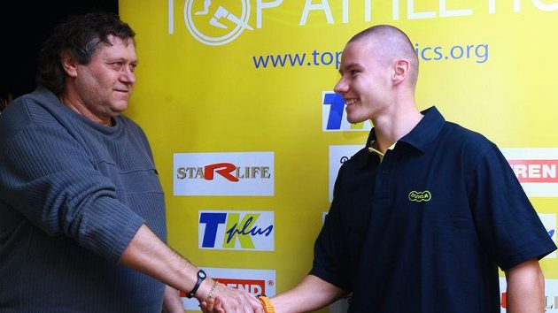 Karel Kolář (vpravo) a Pavel Maslák, bývalý rekordman a jeho nástupce. Karel Kolář (vpravo) a Pavel Maslák, bývalý rekordman a jeho nástupce.
