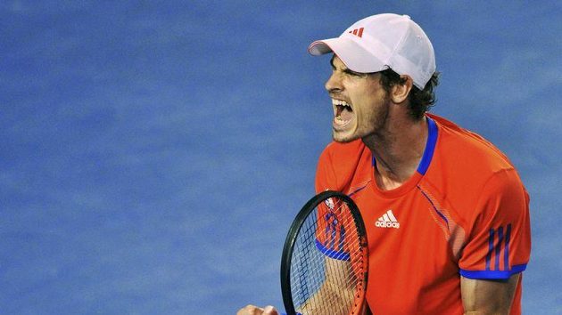 Skotský tenista Andy Murray se raduje v semifinálovém utkání proti Djokovičovi Skotský tenista Andy Murray se raduje v semifinálovém utkání proti Djokovičovi