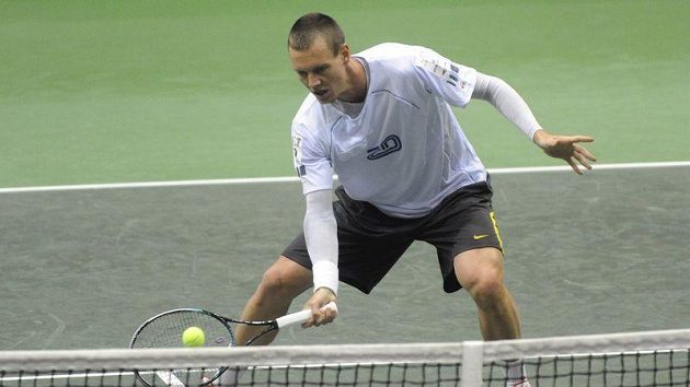 Tomáš Berdych při tréninku v Ostravě před daviscupovým zápasem s Itálií. Tomáš Berdych při tréninku v Ostravě před daviscupovým zápasem s Itálií.