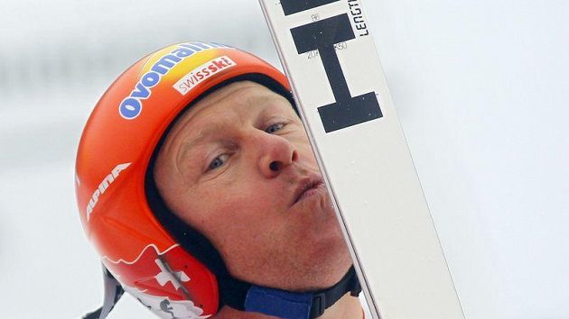 Svýcar Didier Cuche po triumfu na sjezdovce Kandahar v Garmisch-Partenkirchenu Svýcar Didier Cuche po triumfu na sjezdovce Kandahar v Garmisch-Partenkirchenu