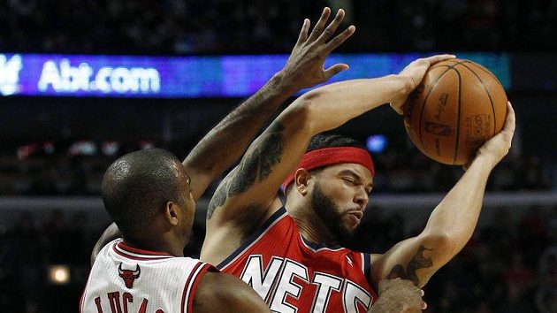 Jsem rád, že jsme tu šňůru proher přetrhli," řekl po zápase Deron Williams (vpravo) z New Jersey. Jsem rád, že jsme tu šňůru proher přetrhli," řekl po zápase Deron Williams (vpravo) z New Jersey.
