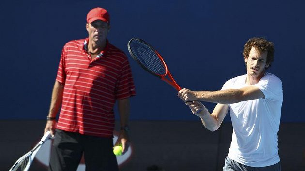Skotský tenista Andy Murray trénuje pod dohledem Ivana Lendla. Skotský tenista Andy Murray trénuje pod dohledem Ivana Lendla.