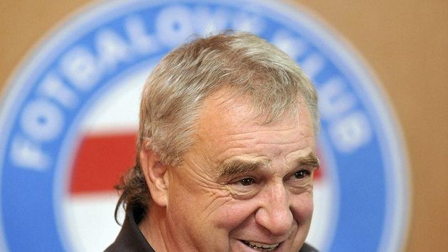 Petr Uličný se pokusí zachránit Olomouc v Gambrinus lize. Petr Uličný se pokusí zachránit Olomouc v Gambrinus lize.