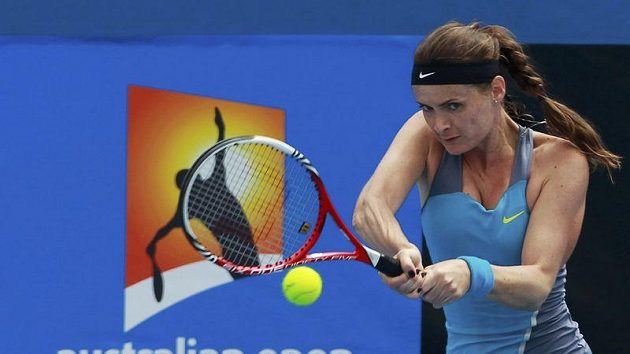 Iveta Benešová překvapivě zdolala Peng Shuai a je ve třetím kole. Iveta Benešová překvapivě zdolala Peng Shuai a je ve třetím kole.