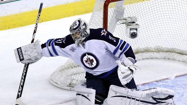 Gólman Ondřej Pavelec v dresu Winnipegu Gólman Ondřej Pavelec v dresu Winnipegu