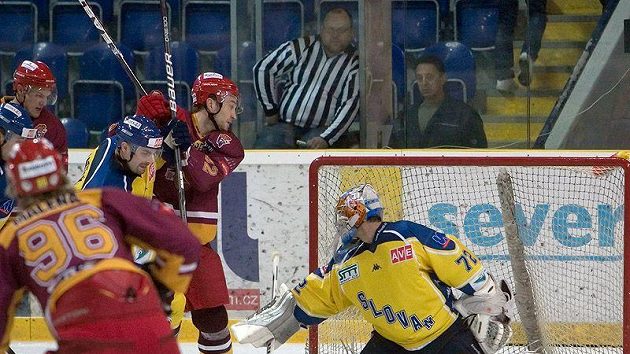 Vladislav Koutský v akci. Pardubický gólman pomohl Ústí k vysoké výhře nad Jihlavou. Vladislav Koutský v akci. Pardubický gólman pomohl Ústí k vysoké výhře nad Jihlavou.