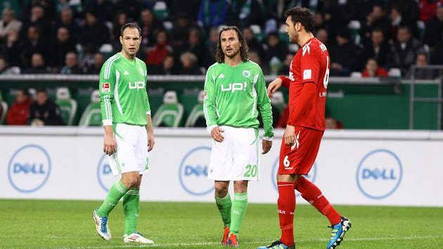 Čeští fotbalisté Wolfsburgu Jan Polák (vlevo) a Petr Jiráček (uprostřed) - ilustrační foto. Čeští fotbalisté Wolfsburgu Jan Polák (vlevo) a Petr Jiráček (uprostřed) - ilustrační foto.