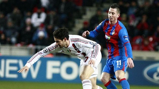 Pato ještě v dresu AC Milán v duelu Ligy mistrů proti Viktorii Plzeň (archivní snímek). Pato ještě v dresu AC Milán v duelu Ligy mistrů proti Viktorii Plzeň (archivní snímek).
