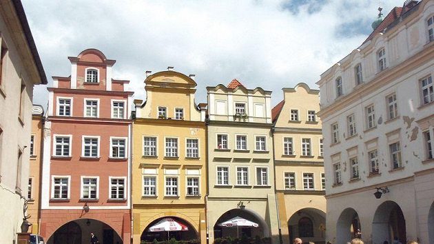Jelení Hora je malebné polské městečko kousek od hranic s Českem. Jelení Hora je malebné polské městečko kousek od hranic s Českem.