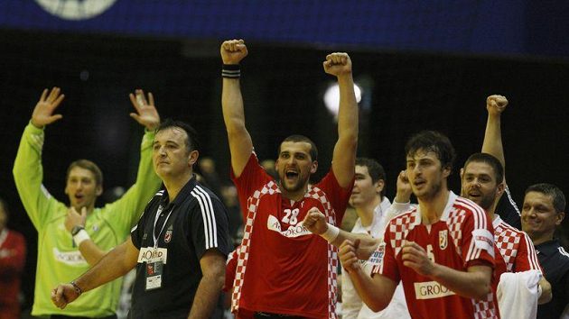 Házenkáři Chorvatska oslavují triumf nad Francií. Házenkáři Chorvatska oslavují triumf nad Francií.