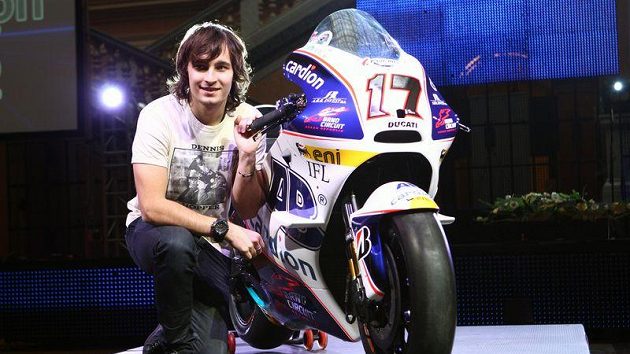 Český motocyklista Karel Abraham se strojem Ducati. Český motocyklista Karel Abraham se strojem Ducati.