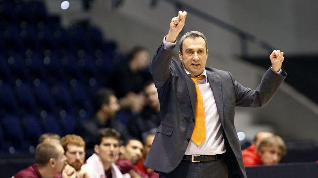 Trenér basketbalistů Nymburka Ronen Ginzburg u týmu končí. Trenér basketbalistů Nymburka Ronen Ginzburg u týmu končí.