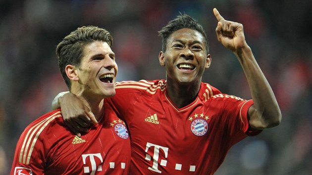 Mario Gomez (vlevo) se raduje se svým spoluhráčem z Bayernu Mnichov Davidem Alabou z branky. Mario Gomez (vlevo) se raduje se svým spoluhráčem z Bayernu Mnichov Davidem Alabou z branky.