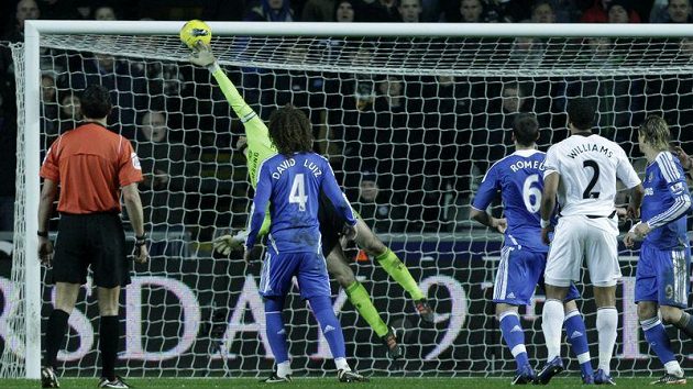 Petr Čech nedosáhl na střelu Sinclaira ze Swansea Petr Čech nedosáhl na střelu Sinclaira ze Swansea