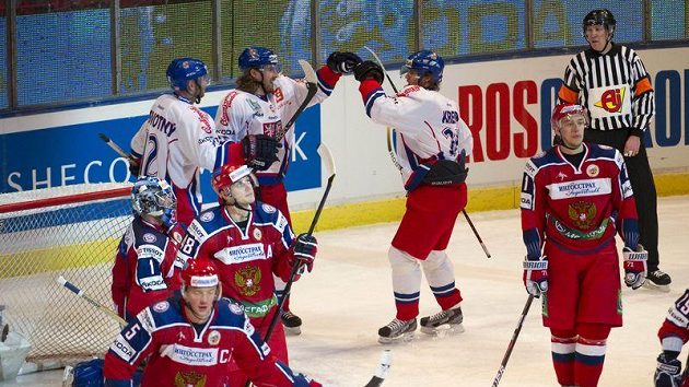 Radost českých hokejistů, Kamil Kreps vstřelil třetí gól Rusku na Švédských hrách. Radost českých hokejistů, Kamil Kreps vstřelil třetí gól Rusku na Švédských hrách.
