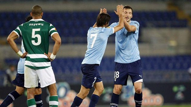 Libor Kozák (vpravo) a Giuseppe Sculli oslavují vstřelený gól Lazia v duelu se Sportingem. Libor Kozák (vpravo) a Giuseppe Sculli oslavují vstřelený gól Lazia v duelu se Sportingem.