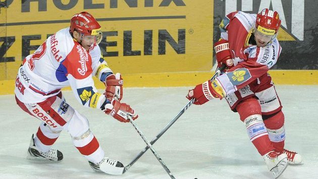Tomáš Klimenta (vpravo) v dresu Třince Tomáš Klimenta (vpravo) v dresu Třince
