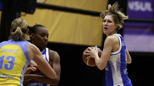 Basketbalistka Valencie Jana Veselá (vpravo) v utkání proti USK Praha Basketbalistka Valencie Jana Veselá (vpravo) v utkání proti USK Praha