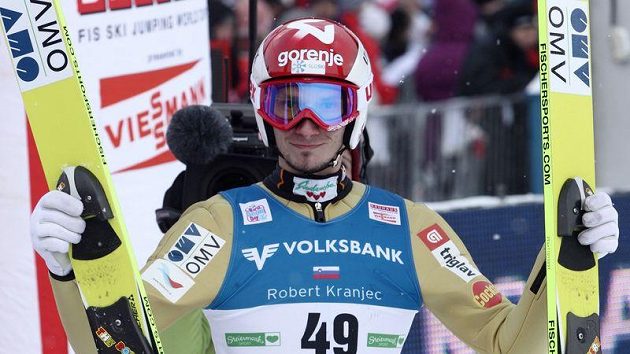 Slovinec Robert Kranjec zvítězil v prvních letech na lyžích v rakouském Kulmu. Slovinec Robert Kranjec zvítězil v prvních letech na lyžích v rakouském Kulmu.