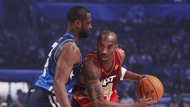 Kobe Bryant (vpravo) dal 27 bodů a dostal se před Michaela Jordana na první místo historické tabulky střelců. Kobe Bryant (vpravo) dal 27 bodů a dostal se před Michaela Jordana na první místo historické tabulky střelců.