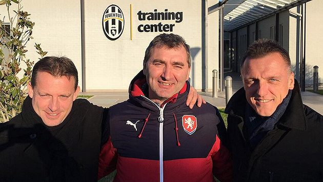Martin Svědík (vlevo), Jan Suchopárek a Luboš Kozel (vpravo) v tréninkovém centru Juventusu Turín Martin Svědík (vlevo), Jan Suchopárek a Luboš Kozel (vpravo) v tréninkovém centru Juventusu Turín