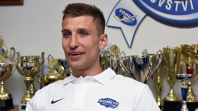 Hokejový útočník Bedřich Köhler je připravený udělat maximum, aby pomohl hokejistům Brna k třetímu titulu v řadě. Hokejový útočník Bedřich Köhler je připravený udělat maximum, aby pomohl hokejistům Brna k třetímu titulu v řadě.