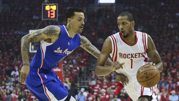 Losangeleský basketbalista Matt Barnes (vlevo) má problémy. Losangeleský basketbalista Matt Barnes (vlevo) má problémy.