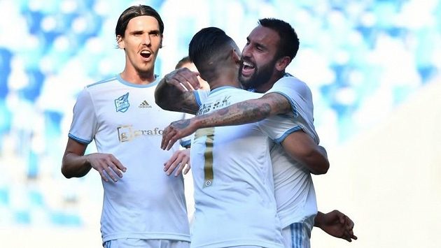 Fotbalisté Slovanu Bratislava v úvodním utkání 2. předkola Evropské ligy porazili kosovské Feronikeli 2:1. Fotbalisté Slovanu Bratislava v úvodním utkání 2. předkola Evropské ligy porazili kosovské Feronikeli 2:1.