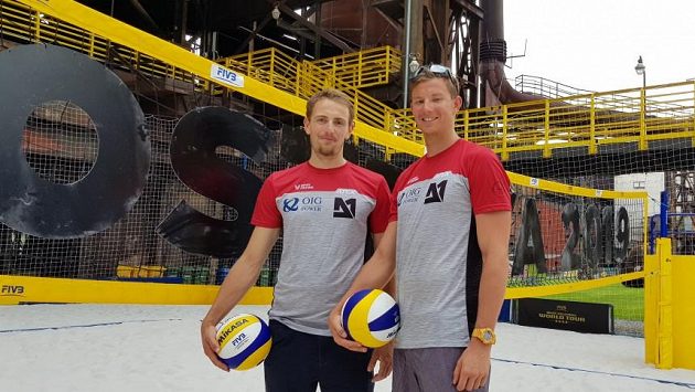 Na pískových kurtech v Dolní oblasti Vítkovice by se od 2. do 6. června měl objevit i nejsilnější český beachvolejbalový pár Ondřej Perušič - David Schweiner. Na pískových kurtech v Dolní oblasti Vítkovice by se od 2. do 6. června měl objevit i nejsilnější český beachvolejbalový pár Ondřej Perušič - David Schweiner.