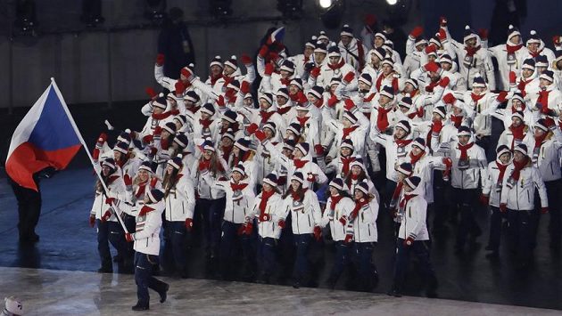 Česká výprava při slavnostním zahájení olympijských her, vlajku nese Eva Samková. Česká výprava při slavnostním zahájení olympijských her, vlajku nese Eva Samková.