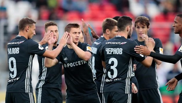 Trenér CSKA Moskva Gončarenko má skutečně velmi mladé mužstvo. Trenér CSKA Moskva Gončarenko má skutečně velmi mladé mužstvo.