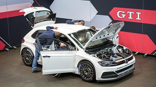 Volkswagen Polo R5 týmu Raimunda Baumschlagera, za jehož volantem bude při Pražském rallyesprintu 1. prosince Vojtěch Štajf. Volkswagen Polo R5 týmu Raimunda Baumschlagera, za jehož volantem bude při Pražském rallyesprintu 1. prosince Vojtěch Štajf.
