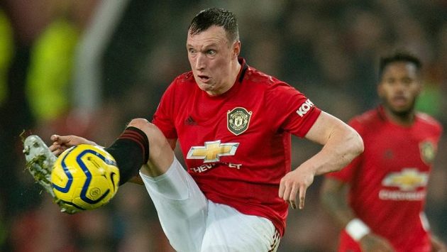 Anglický fotbalista Phil Jones je na internetu často terčem vtipů Anglický fotbalista Phil Jones je na internetu často terčem vtipů