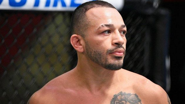 Zápasník UFC Irwin Rivera čelí obžalobě z pokusu o dvojnásobnou vraždu. Zápasník UFC Irwin Rivera čelí obžalobě z pokusu o dvojnásobnou vraždu.