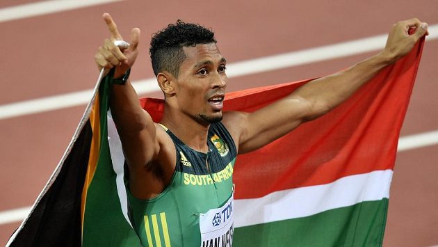 Wayde van Niekerk slaví stříbro na dvoustovce na MS v Londýně. Wayde van Niekerk slaví stříbro na dvoustovce na MS v Londýně.