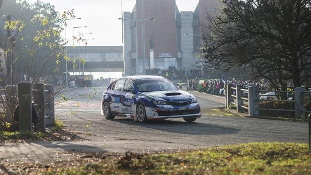 Silné motory burácely na Strahově při Pražském rallyesprintu už po 22. - ilustrační foto. Silné motory burácely na Strahově při Pražském rallyesprintu už po 22. - ilustrační foto.