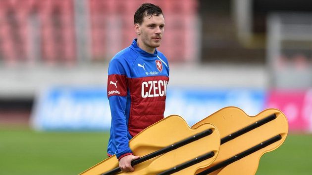 Záložník Ondřej Vaněk během tréninku české fotbalové reprezentace před utkáním ve Finsku. Záložník Ondřej Vaněk během tréninku české fotbalové reprezentace před utkáním ve Finsku.