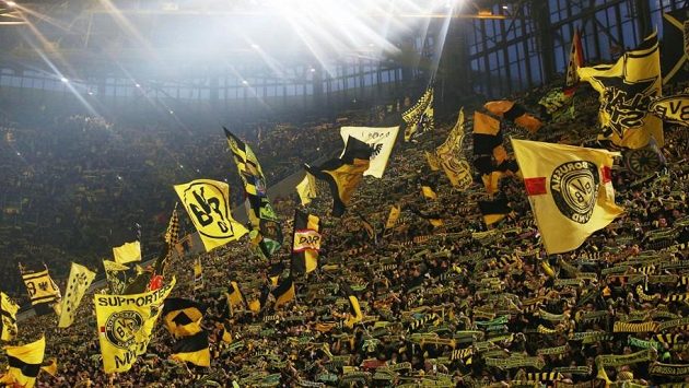Atmosféra na domácích zápasech Borussie Dortmund je elektrizující. Atmosféra na domácích zápasech Borussie Dortmund je elektrizující.