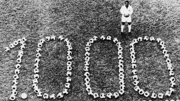 Fotbalový král Pelé dal tisící gól kariéry 19.listopadu 1969 v zápase proti Vasco de Gama na Maracaná. Fotbalový král Pelé dal tisící gól kariéry 19.listopadu 1969 v zápase proti Vasco de Gama na Maracaná.