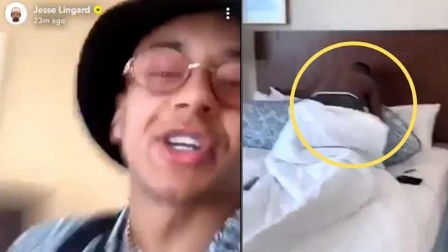 Jesse Lingard z Manchesteru United natočil nevhodné video z hotelového pokoje v Miami a nahrál ho na sociální síť Snapchat. Jesse Lingard z Manchesteru United natočil nevhodné video z hotelového pokoje v Miami a nahrál ho na sociální síť Snapchat.