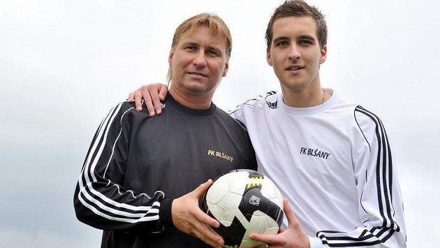 Legendární kanonýr Horst Siegl se svým synem. Legendární kanonýr Horst Siegl se svým synem.