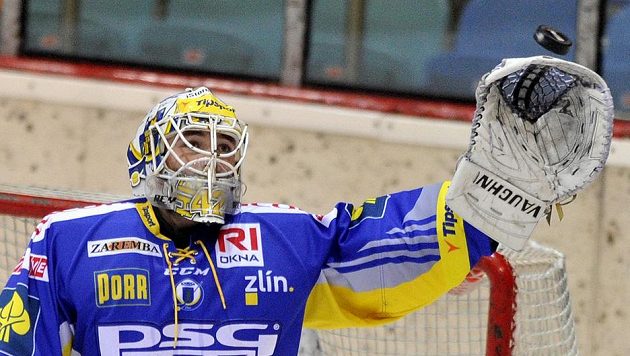 Brankář Tomáš Štůrala ze Zlína v šestém čtvrtfinále s Hradcem Králové. Brankář Tomáš Štůrala ze Zlína v šestém čtvrtfinále s Hradcem Králové.