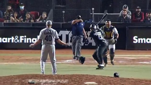 Baseballista Gabriel Gutierrez hází pálku po nadhazovači Brandonovi Quinterovi v utkání mexické ligy. Baseballista Gabriel Gutierrez hází pálku po nadhazovači Brandonovi Quinterovi v utkání mexické ligy.