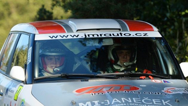 Posádka Jiří Máša (vpravo) a Jan Jinderle jr. při Rallye Příbram. Posádka Jiří Máša (vpravo) a Jan Jinderle jr. při Rallye Příbram.