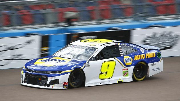 Novým šampionem prestižní automobilové série NASCAR je čtyřiadvacetiletý Chase Elliott. Novým šampionem prestižní automobilové série NASCAR je čtyřiadvacetiletý Chase Elliott.