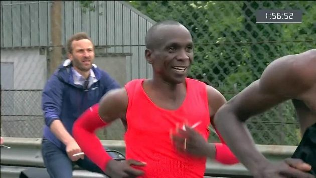 Tak úspěch, nebo ne? Nejrychlejší maraton světa, ale hranice dvou hodin nepadla. Tak úspěch, nebo ne? Nejrychlejší maraton světa, ale hranice dvou hodin nepadla.