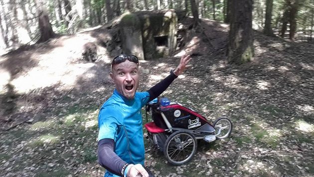 Pod palbou u Jivjan. Nastěstí jen pod palbou zvídavých otázek. Kdo chce, může zavolat, mám rád společnost. Pod palbou u Jivjan. Nastěstí jen pod palbou zvídavých otázek. Kdo chce, může zavolat, mám rád společnost.