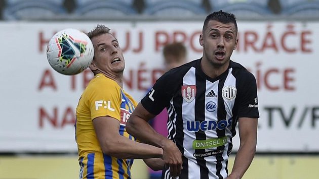 Fotbalisty Jablonce posílí slovenský útočník Ivan Schranz (vpravo). Fotbalisty Jablonce posílí slovenský útočník Ivan Schranz (vpravo).