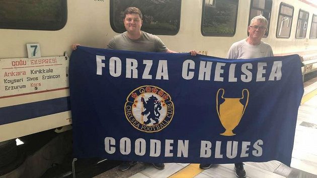 Dva angličtí fanoušci Chelsea vyrazili na osmidenní cestu na finále Evropské ligy do Ázerbájdžánského Baku. Dva angličtí fanoušci Chelsea vyrazili na osmidenní cestu na finále Evropské ligy do Ázerbájdžánského Baku.