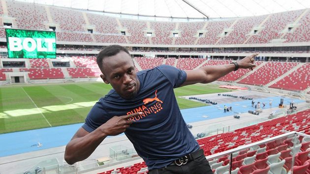 Jamajský sprinte Usain Bolt pózuje na stadiónu ve Varšavě. Jamajský sprinte Usain Bolt pózuje na stadiónu ve Varšavě.
